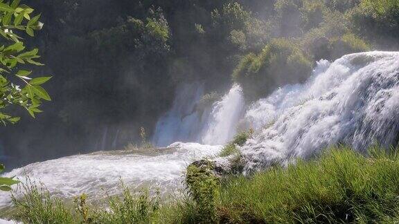 Skradinski瀑布是Krka国家公园最壮观的瀑布