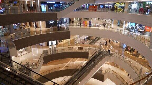 青岛市区著名购物中心主厅电梯全景4k中国