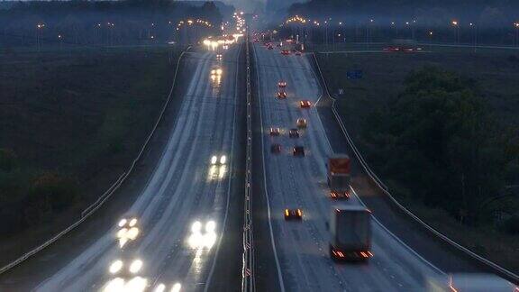 夜间高速公路上的汽车时间间隔为4k