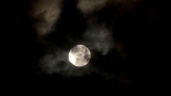 天上的月亮