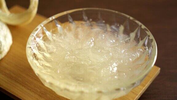 玻璃碗燕窝汤-健康食品风格