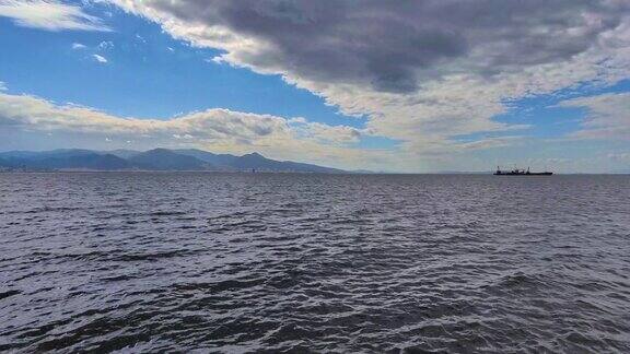 雨云蓝天和海城镜头