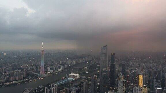 暴风雨中的城市景观