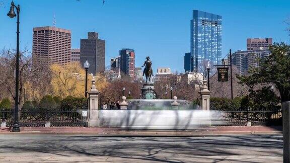 延时拍摄:美国波士顿公共公园的乔治·华盛顿雕像