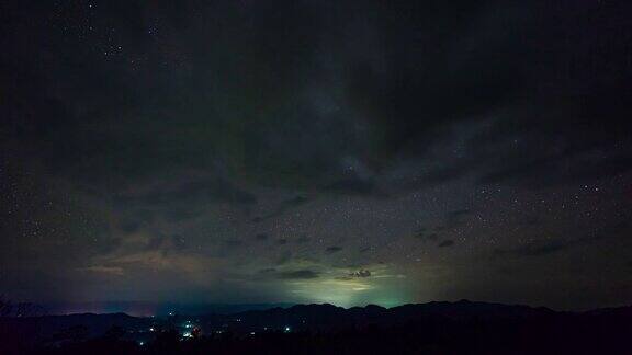 夜空与闪电风暴