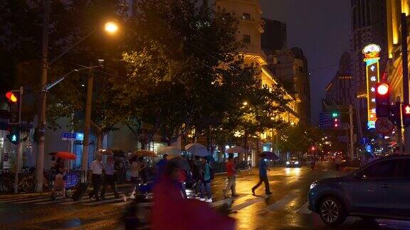 夜间照明4k中国上海城市交通街道全景