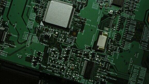 采购产品绿色印刷电路板计算机主板组件:微芯片CPU处理器晶体管半导体电子设备内部超级计算机部分俯视图移动微距拍摄