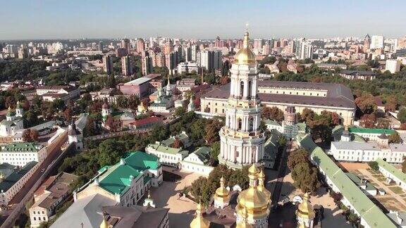 从空中俯瞰乌克兰首都基辅的PecherskLavra