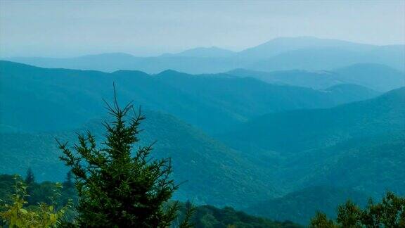 风景俯瞰靠近阿什维尔的蓝岭山脉北卡罗来纳州