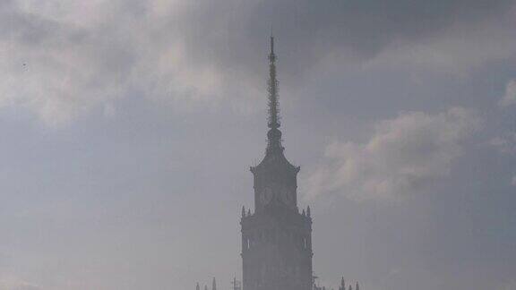 华沙中心早晨的雾霾4K格式
