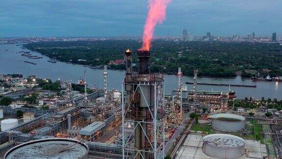 鸟瞰图化工炼油厂发电厂燃烧火焰