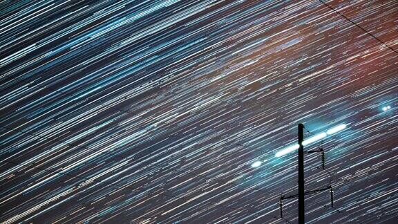 4k时间推移夜空星空电力线上的星迹夜空背景上的星迹大曝光天空中惊人的星星效果星星旋转的天空背景时间流逝时间流逝时间流逝