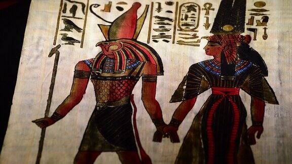 有法老和转动的象形文字的埃及纸莎草纸