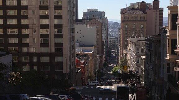 旧金山下诺布山街景在一个阳光明媚的十月下午