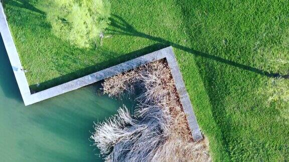 鸟瞰图的湖和树在马尼勒洪格雷
