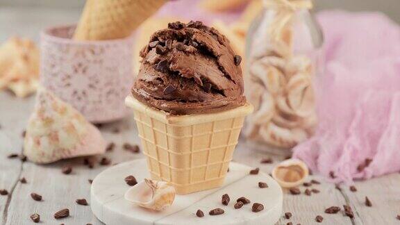 美味的巧克力冰淇淋特写镜头