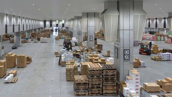 延时拍摄:日本东京新鱼批发市场东东仓库的工作动作