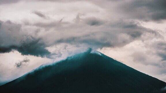 4.印度尼西亚巴厘岛的阿贡活火山