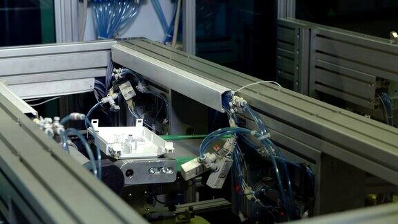 塑料工厂里的机器人