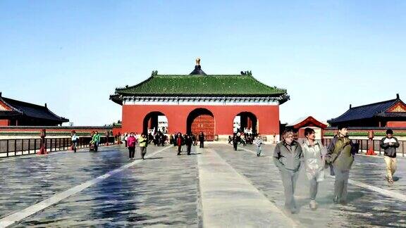 中国北京2014年11月1日:从左到右中国北京天坛的祈年殿和它的大门