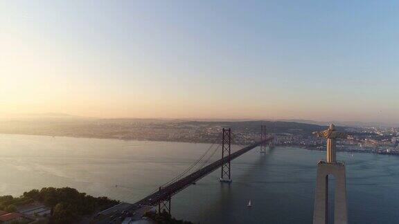 航拍4月25日日落时的大桥
