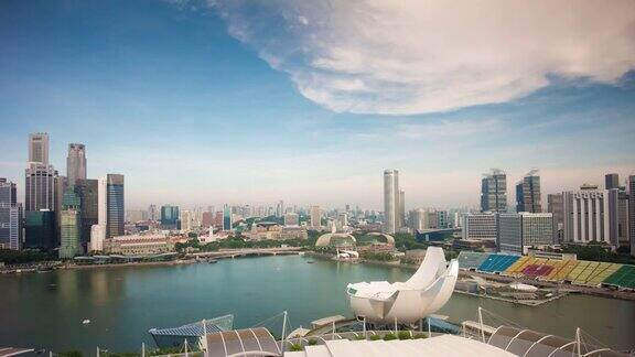 新加坡阳光明媚的一天滨海湾著名的酒店屋顶全景4k时间流逝