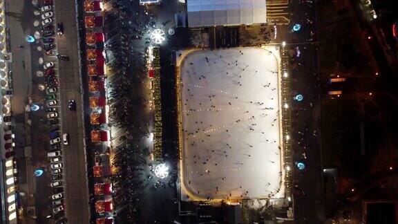 哈尔科夫市中心空中冬季溜冰场