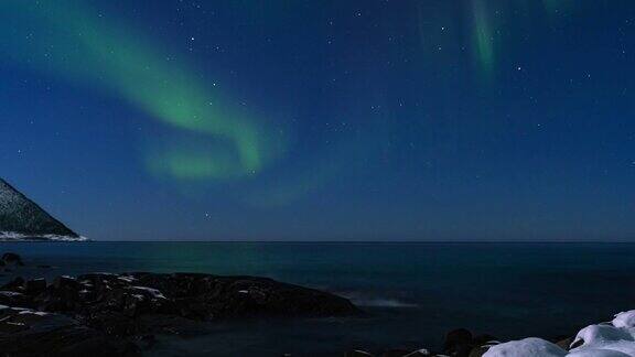 北极光北极光或北极光在挪威夜空中的时间流逝