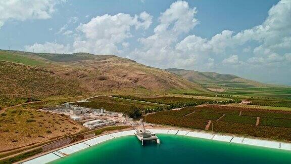 以色列北部一个大型水库的航拍画面