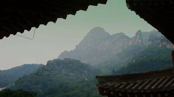 中国古寺建筑在山林、竹山丘陵