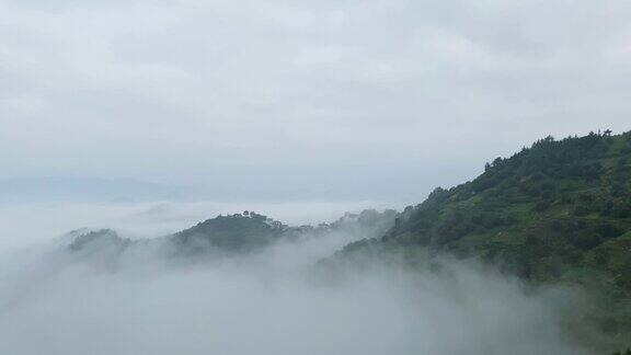 山谷中的云景