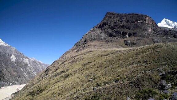 位于秘鲁安第斯山脉国家公园的圣克鲁兹徒步旅行Huascarán
