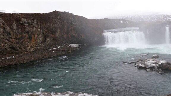翻拍:冰岛戈达福斯瀑布冬季降雪