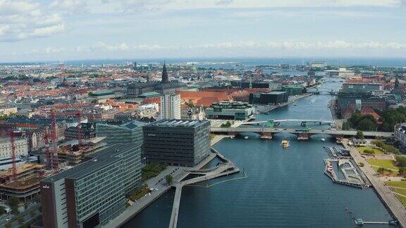 丹麦哥本哈根的展示港口朗格布罗和尼普尔斯布罗