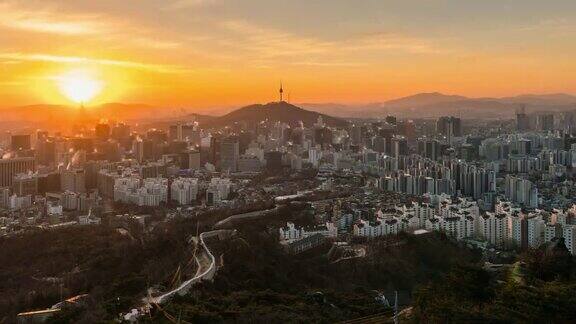 首尔市中心的延时日出景象