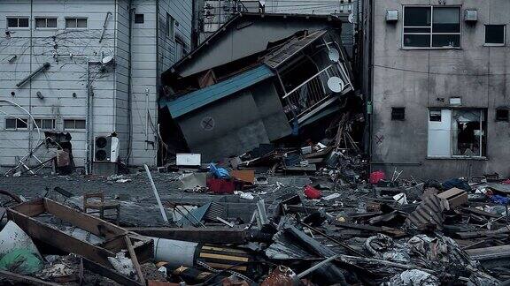 日本福岛2011年3月11日:海啸过后房屋被毁街道上只剩下一片废墟