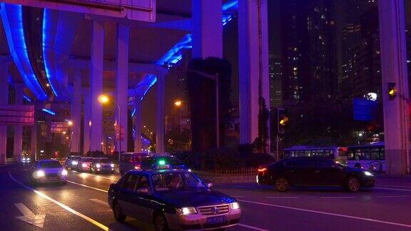 夜光照亮上海城市交通街道路口全景4k中国