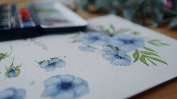 用水彩画在纸上的花朵特写