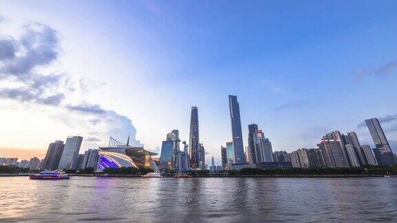 广州河边的现代化办公大楼间隔拍摄
