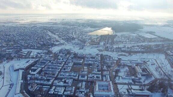 冬季无人机拍摄的小镇