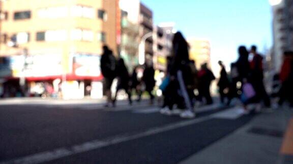 日本大阪市区街道上行人的慢镜头
