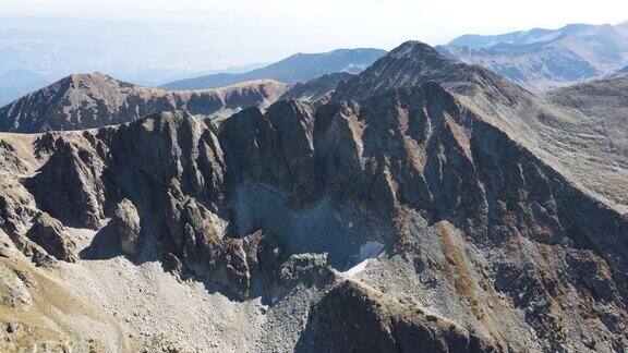 鸟瞰图的斯特拉兹特山峰庇林山保加利亚