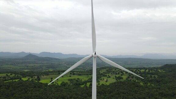 风力发电机组鸟瞰图风力发电厂发电机组可再生电能的生产