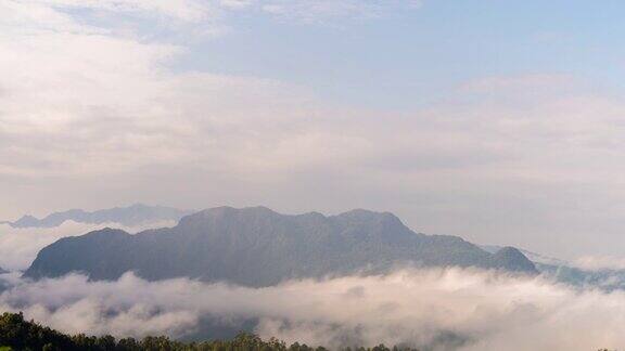 4k时间流逝雾和山泰国梅美国家公园