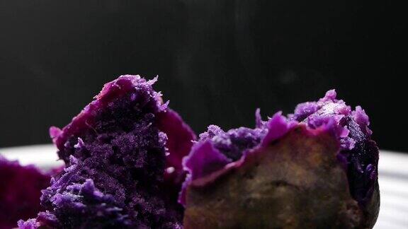 紫色红薯和蒸汽在4K慢动作