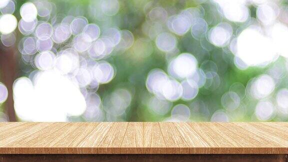 空木桌面与模糊的绿树在公园散景灯光背景背景模板的产品或设计展示食品站模拟