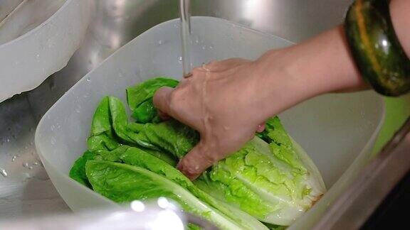 用清水洗涤蔬菜慢镜头