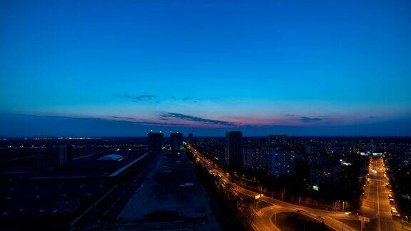 夕阳背景下的城市从白天到夜晚的视野时间流逝