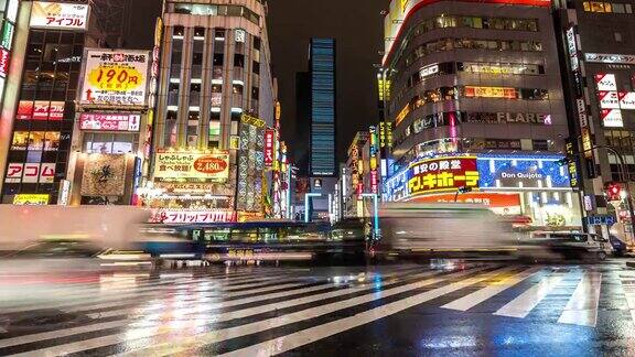 延时:东京新宿歌舞伎町的夜晚行人拥挤不堪