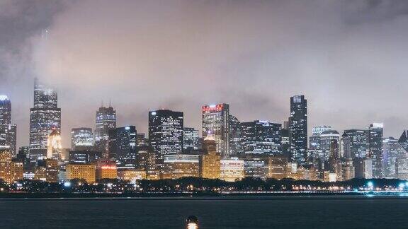 PAN小姐:雨中的芝加哥夜景